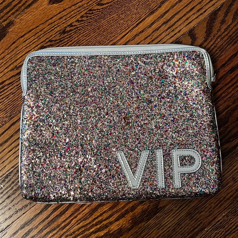 ⭐️ Nine West VIP Tablet Sleeve